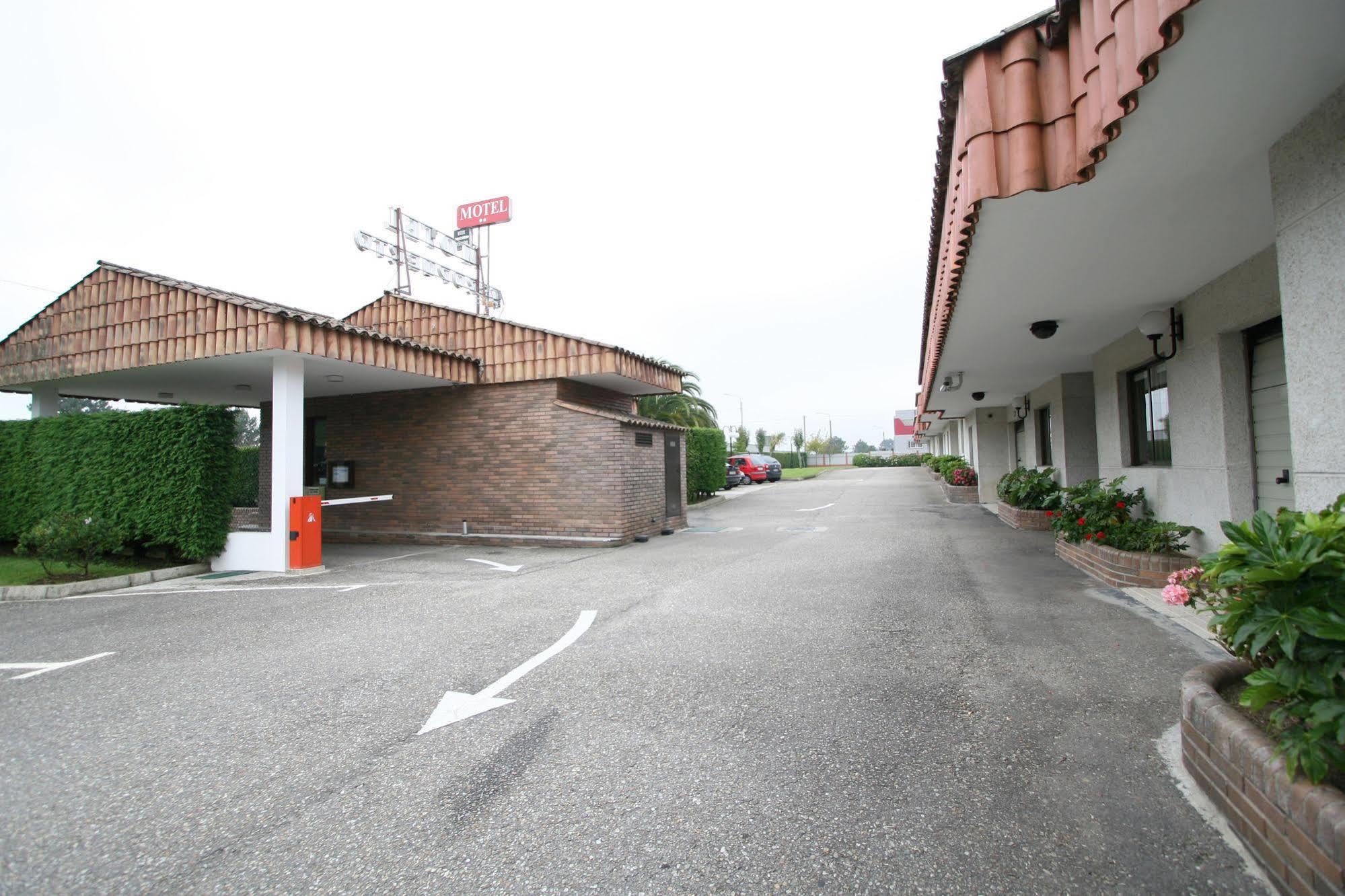 Motel Aeropuerto Vigo Esterno foto